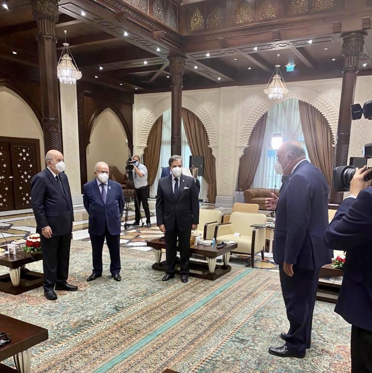 الرئيس الجزائري ووزير الخارجية